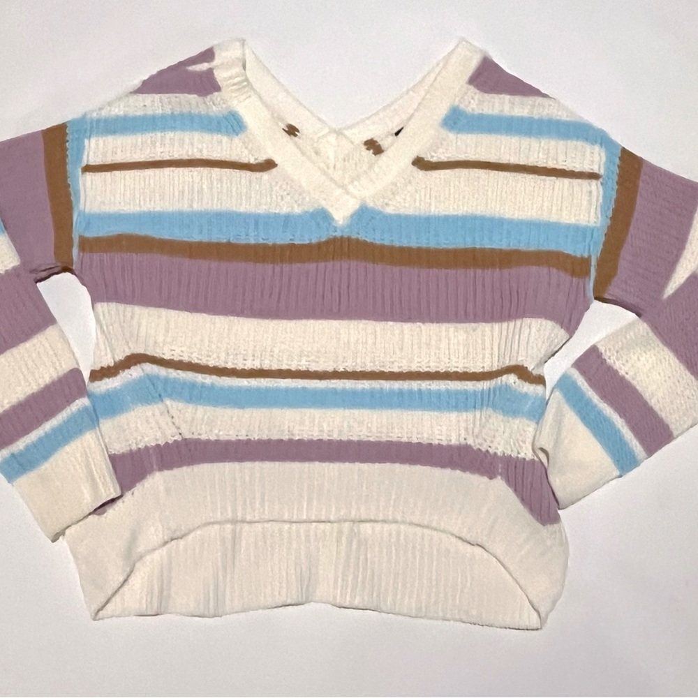 Rue 21 Size Medium Semi Cropped Sweater